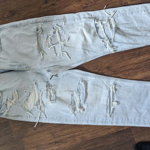 American Eagle highest rise mom jean. - Picture 2 of 5